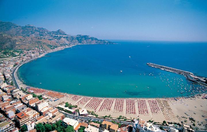 Happy Home Giardini Naxos Bagian luar foto
